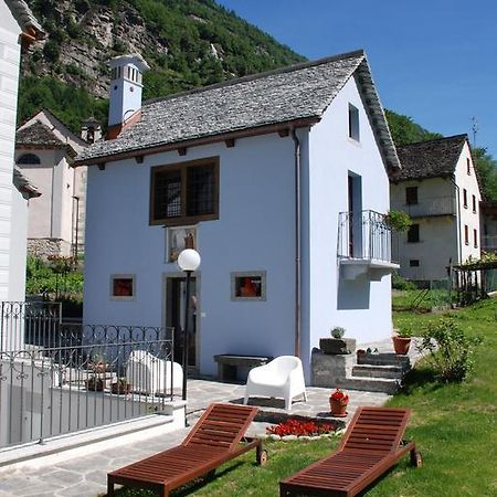 Ca' Del Borgo Hotell Cadarese Exteriör bild