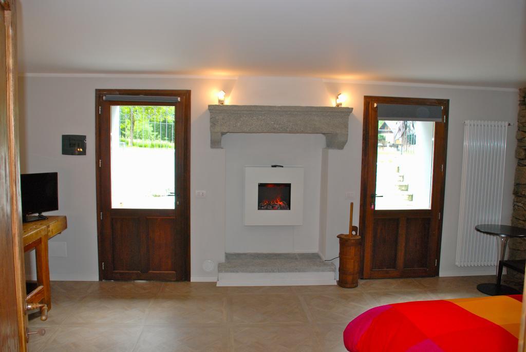 Ca' Del Borgo Hotell Cadarese Exteriör bild