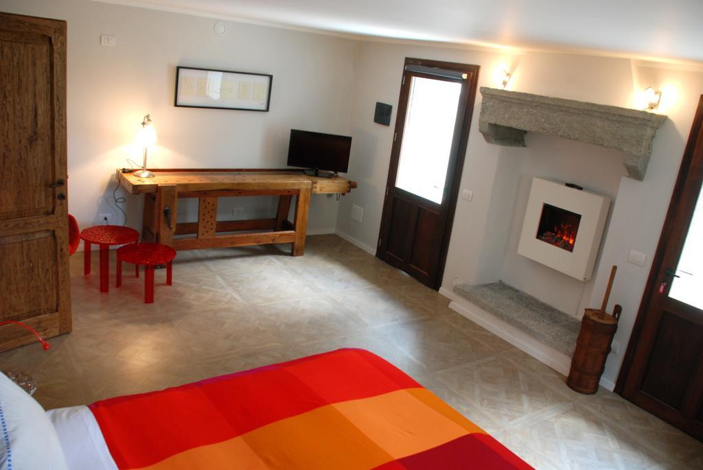 Ca' Del Borgo Hotell Cadarese Exteriör bild